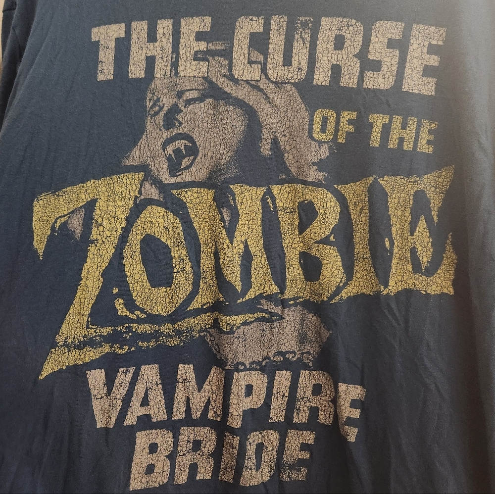 Mens Large The Curse Of The Zombie Vampire Bride T Shirt